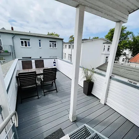 Diana, Koje, In Sichtweite Zum