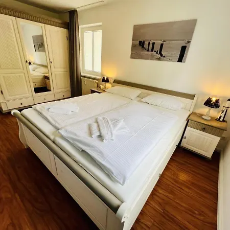 Diana, Koje, In Sichtweite Zum Rostock