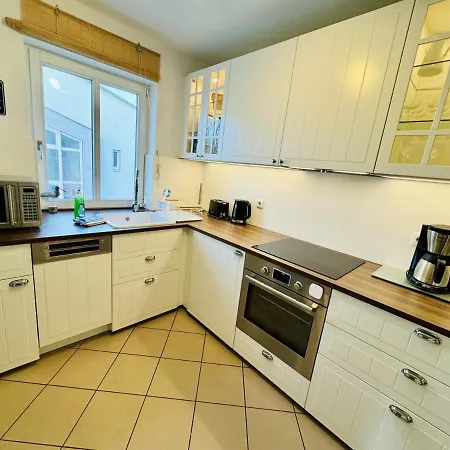 Diana, Koje, In Sichtweite Zum Rostock